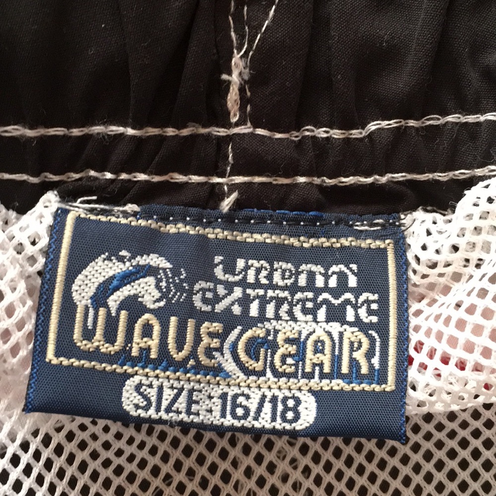 Boys size 16/18 swim trunks - Picture 3 of 7